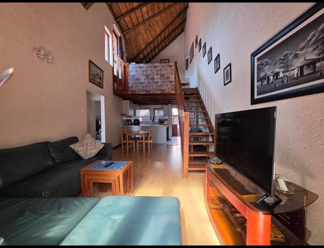 2 BEDROOM APARTMENT FOR SALE IN SUNNINGHILL
